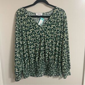 Gilli Green and White Women's Top NWT 1X